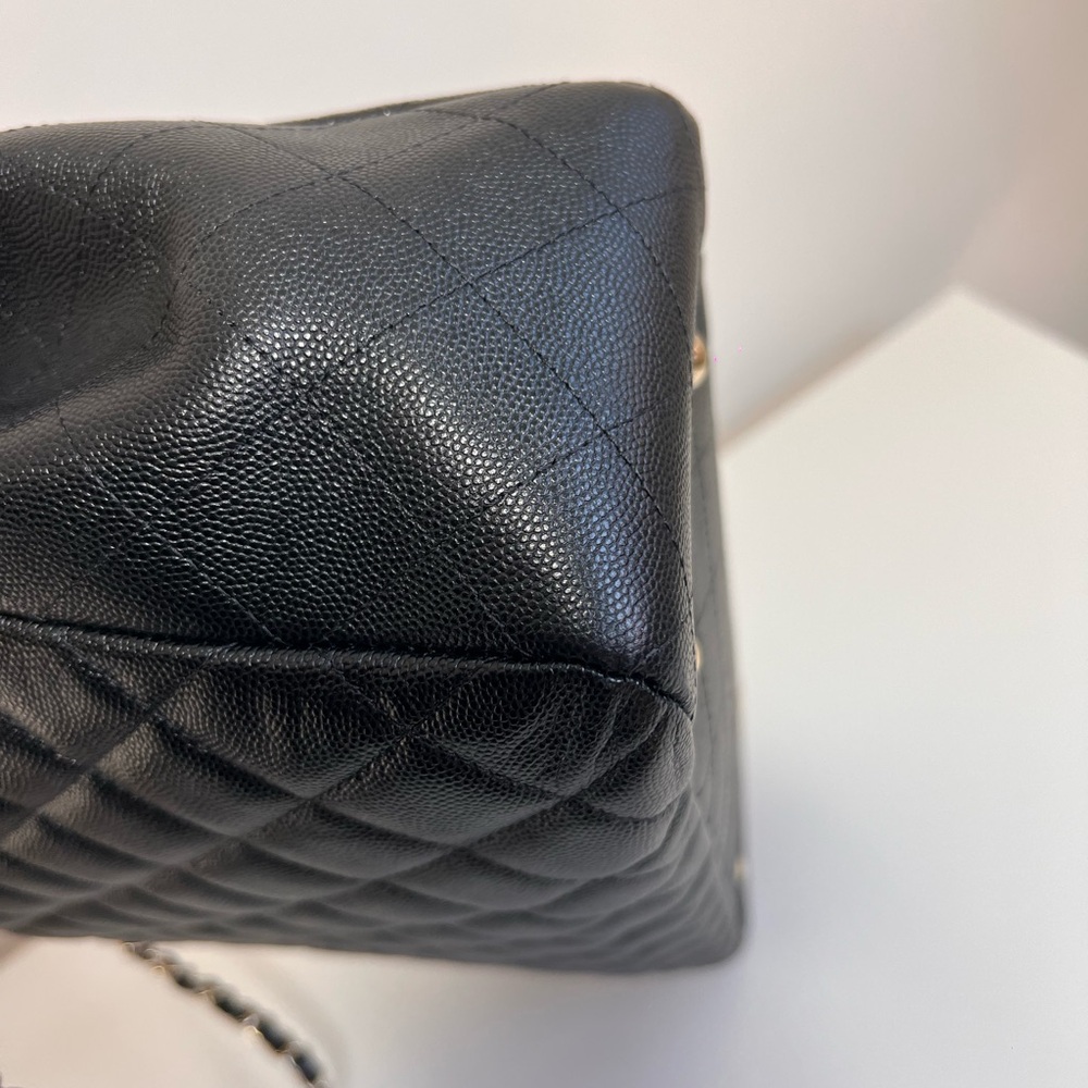 Chanel Timeless Caviar Leather Classic Tote - Picture 6 of 16